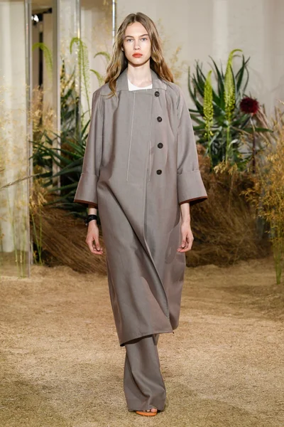 Look 19